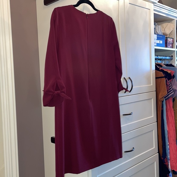 CeCe Tie Sleeve Shift Dress - Picture 2 of 5